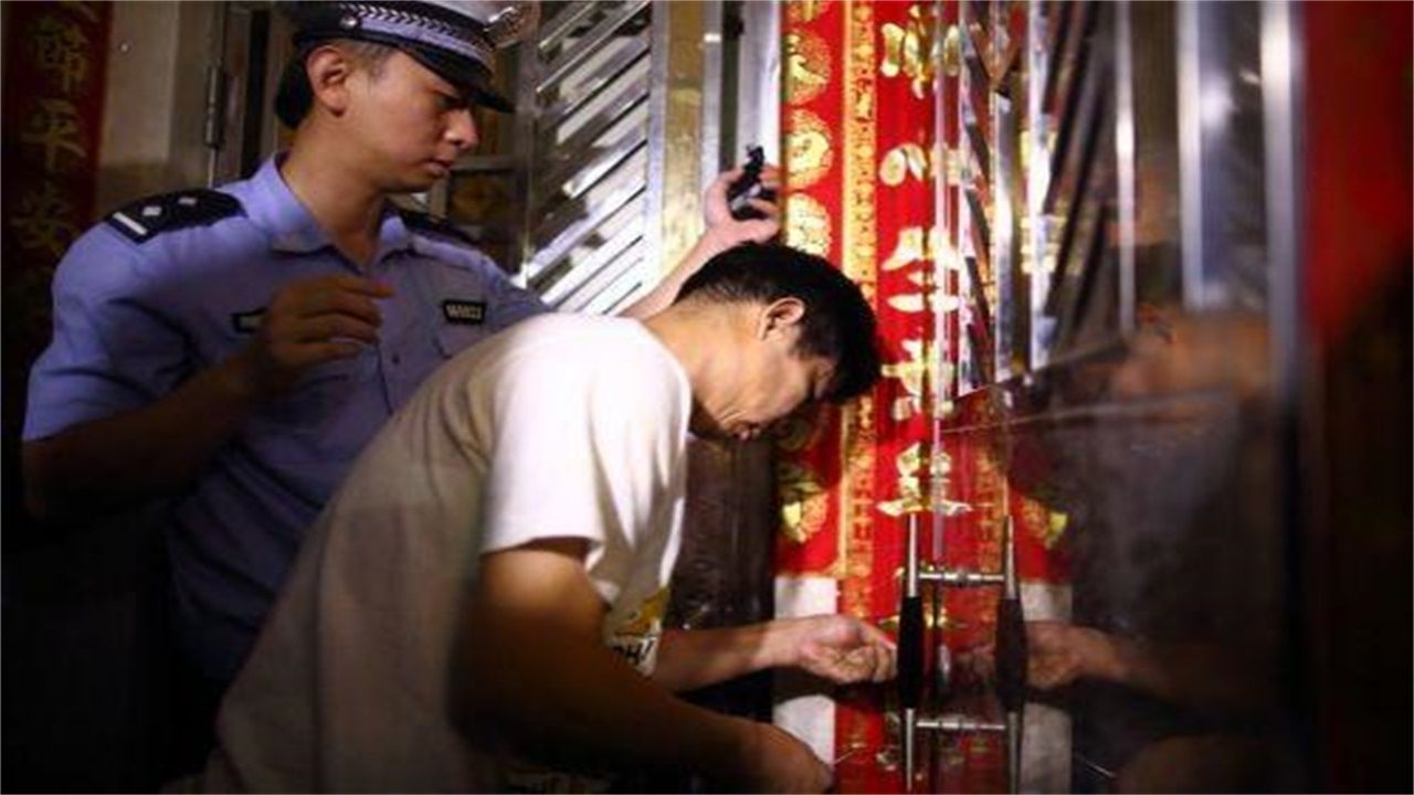 广西请开锁师傅开了锁后，师傅为什么一般都不进门，就算主人请也不进去？